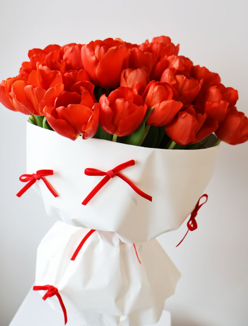 Tulip bow bouquet
